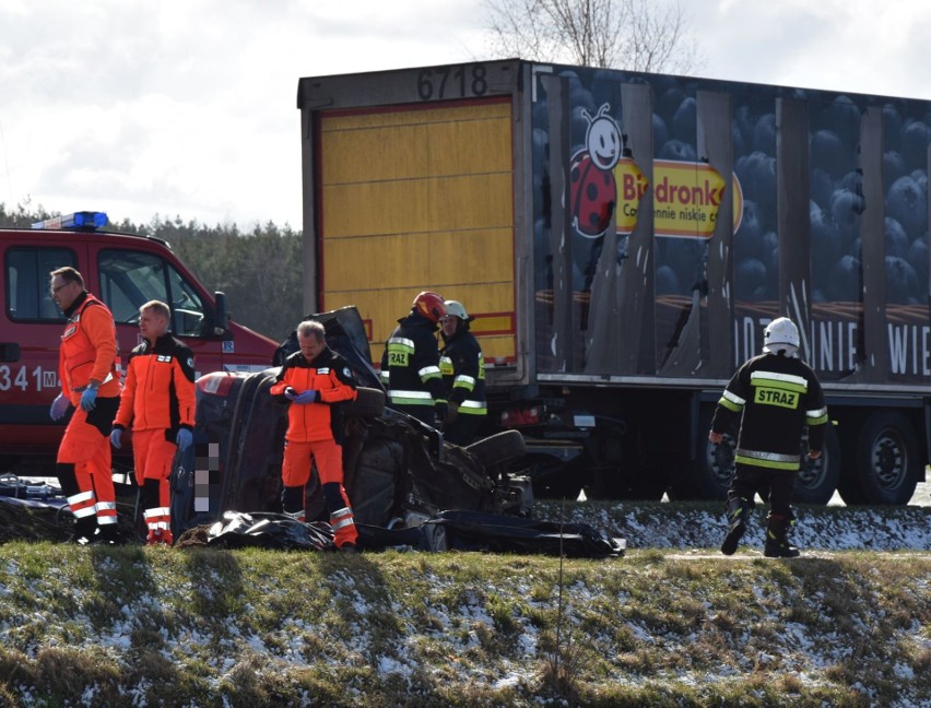 Tragiczny wypadek w Kordowie w gminie Olszewo-Borki. Na DK 61 wg relacji świadka zginęli pasażerowie samochodu osobowego