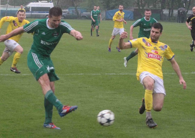 Marcin Orłowski (z piłką) strzelił dwa gole dla Radomiaka w meczu z Motorem.