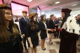 Dąbrowa Górnicza. Studenci Akademii WSB zainaugurowali rok akademicki. Uczą się tu mieszkańcy 67 krajów z całego świata   