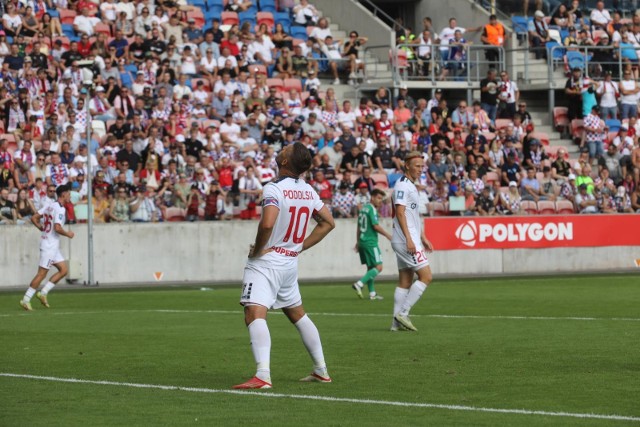 Lukas Podolski i jego koledzy z Górnika zaczęli sezon od falstartu i zawiedli kibiców na trybunach Areny Zabrze.