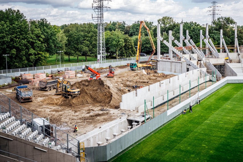 Budowa stadionu ŁKS. Pierwsza konstrukcja stalowa już w październiku. Tym obiektem będziemy się chwalić [NAJNOWSZE ZDJĘCIA]