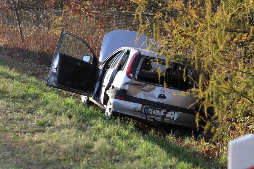 Wypadek w Siedleszczanach. Dwie osoby zostały ranne (zdjęcia)