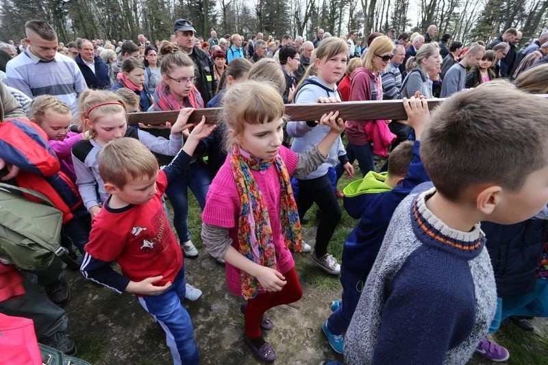 Wielkopiątkowa Droga Krzyżowa na Święty Krzyż