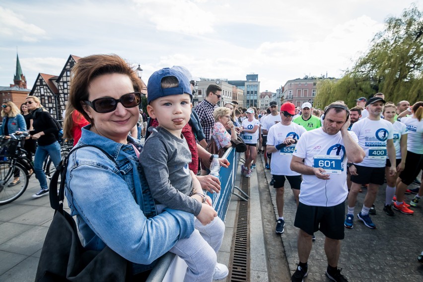 Na starcie w niedzielne popołudnie pojawiło się ponad 1000...