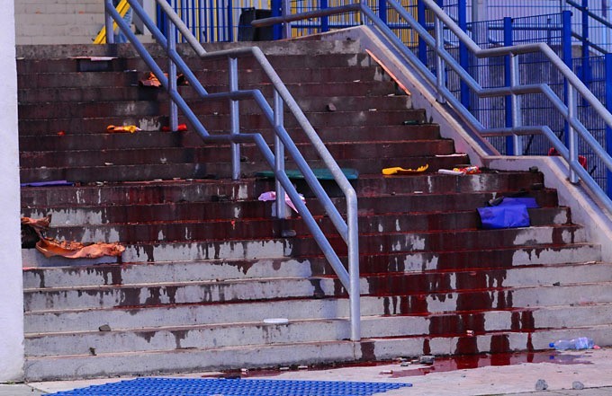 Fotoreportaż z meczu i zadymy na stadionie