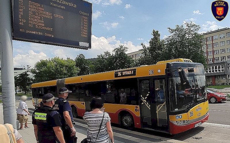 Koniec z pasażerami bez maseczek w autobusach w Kielcach. Od poniedziałku będą mandaty! [ZDJĘCIA]