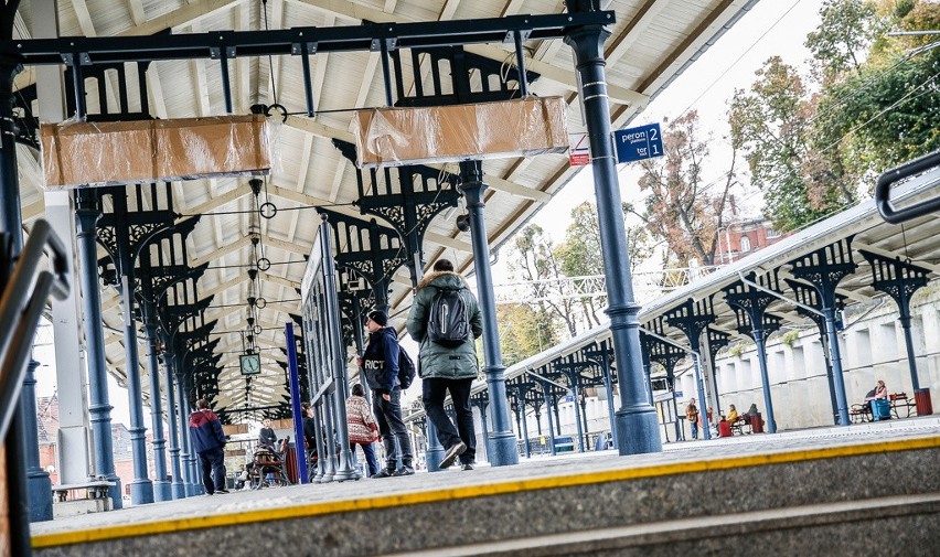 Modernizacja stacji Gdańsk Główny: oba perony dalekobieżne już wyremontowane, otwarto także tunel prowadzący na nie z budynku dworca 