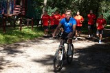 Korona Kielce trenowała w lesie. Trenerzy jak...kolarze. Nie było dwóch zawodników [ZDJĘCIA, WIDEO]
