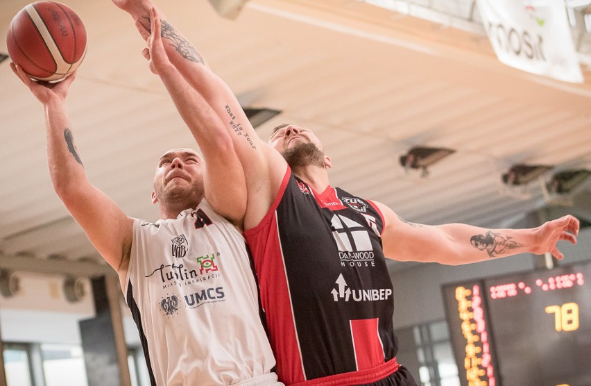 Lubelscy koszykarze po wygranej  z Turem Basket Bielsk Podlaski umocnili się na pozycji lidera. Zobacz zdjęcia