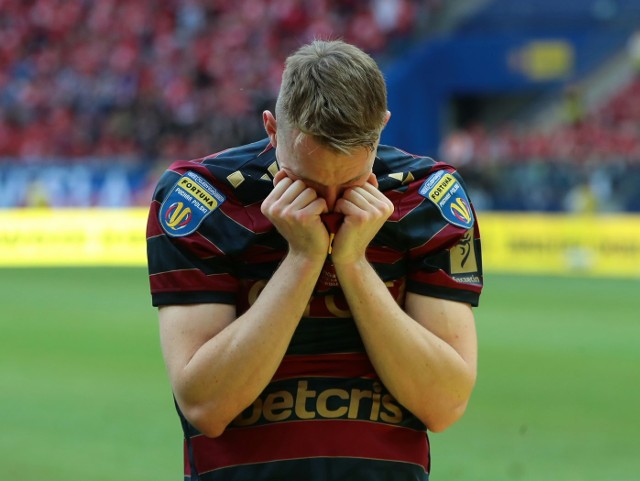 Część piłkarzy Pogoni płakała po zakończeniu finałowego spotkania. Płakała też masa młodych szczecińskich kibiców