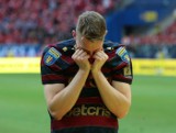 Rozpacz, łzy, smutek na twarzach piłkarzy i sztabu Pogoni po przegranym finale Pucharu Polski [ZDJĘCIA]
