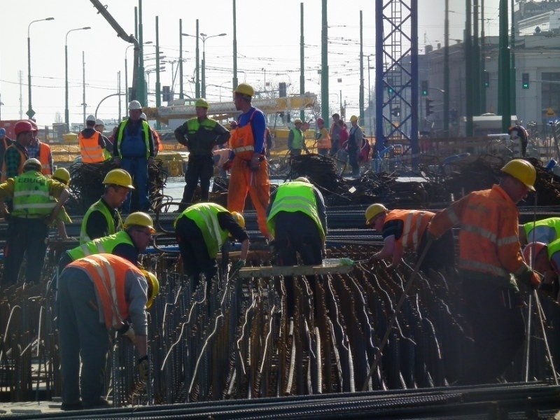 Betonują parking podziemny - powstaje ulica Roosevelta