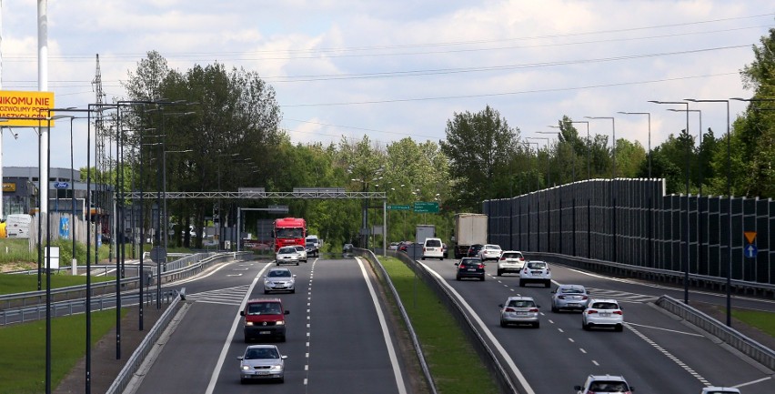 Ograniczenie do 70 km/h zostało przed miejscem gdzie do...