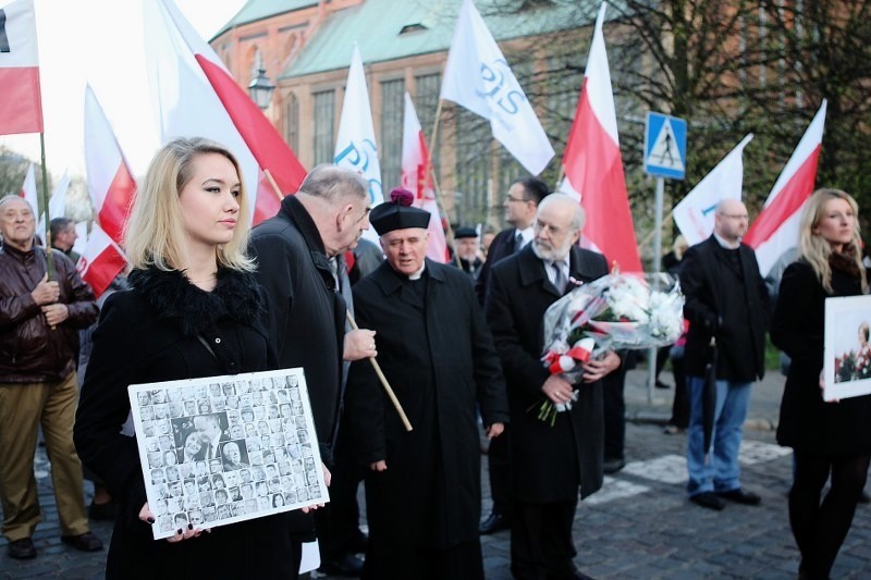 Marsz pamięci w rocznicę Katastrofy Smoleńskiej [zdjęcia]