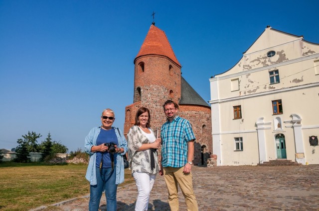 Elżbieta Dzikowska, Iwona Przybyła i Darek Bednarek w Strzelnie