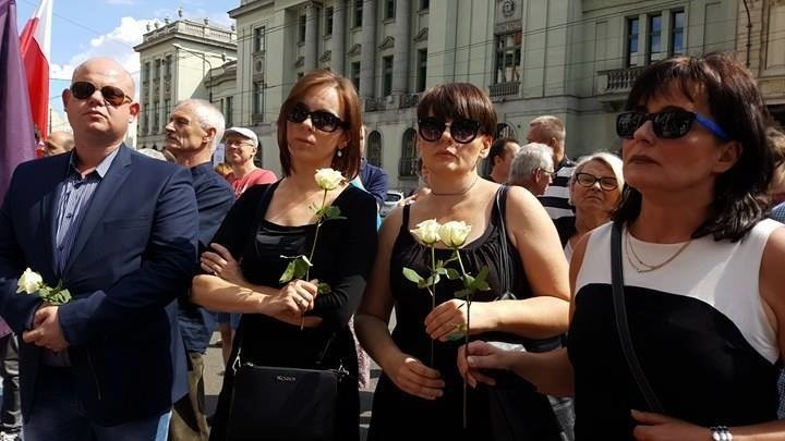 Pikieta i demonstracja przeciwko zmianom w sądownictwie...