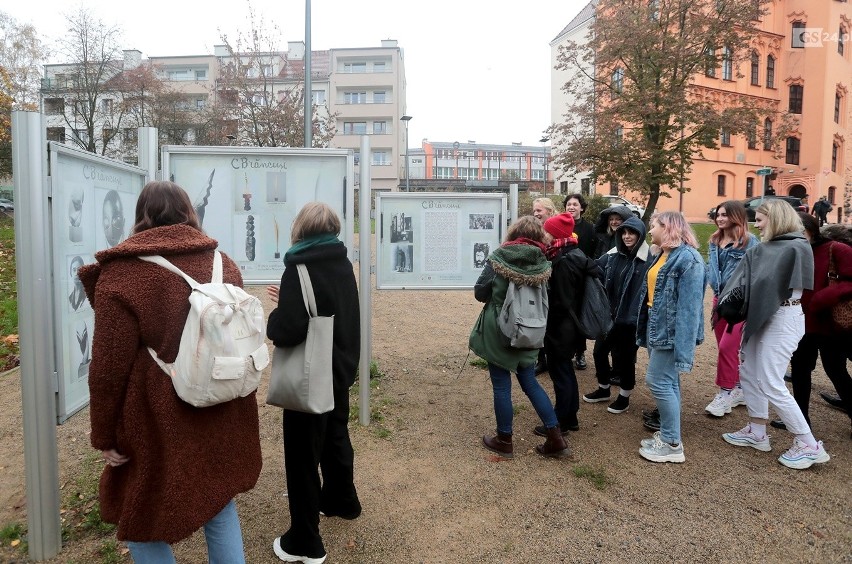 Nowa wystawa na skwerze przy Liceum Plastycznym w Szczecinie [ZDJĘCIA]