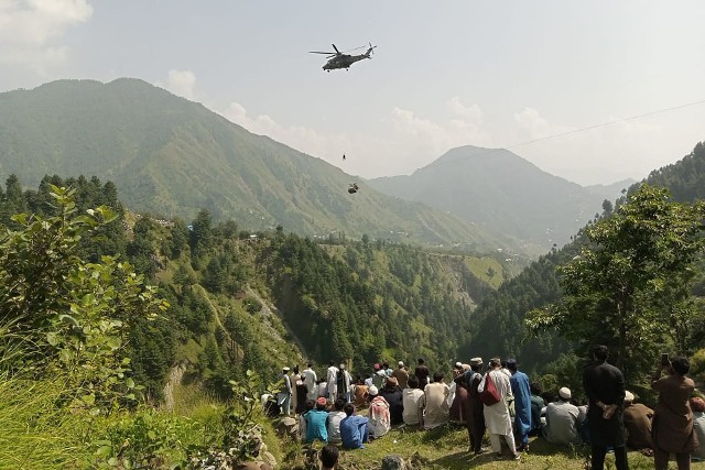 Misja ratunkowa z udziałem helikoptera w górzystaj prowincji Pakistanu zakończyła się sukcesem. Uratowano wszystkich uwiięzionych w kolejce linowej.