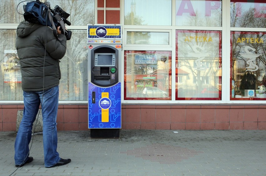 Nieznani sprawcy próbowali wysadzić bankomat przy ul....