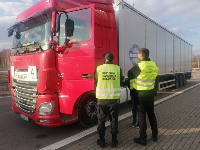 Kierowca nielegalnie wwoził 23 tony odpadów do Polski