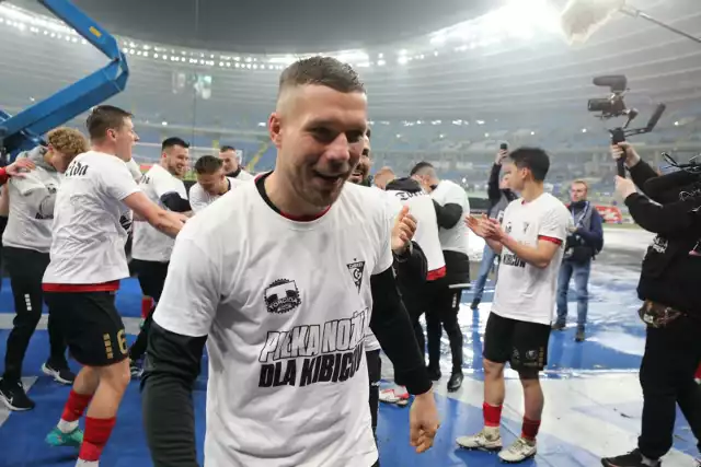 Górnik Zabrze wyprzedził odwiecznego rywala w tabeli wszech czasów Ekstraklasy. Goni Wisłę Kraków, która nie punktuje od 2022 roku, ze względu na spadek do 1 Ligi. W zestawieniu pojawił się Piast Gliwice kosztem Szombierek Bytom. Co ciekawe, nie ma jeszcze aktualnych mistrzów Polski - Rakowa Częstochowa!Kto zajmuje 20. miejsce w tabeli? Sprawdź >>>>