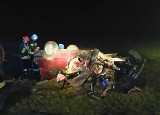 Kamianki. Wypadek BMW. 24-latek ciężko ranny. Rozbił samochód na drzewie (zdjęcia)