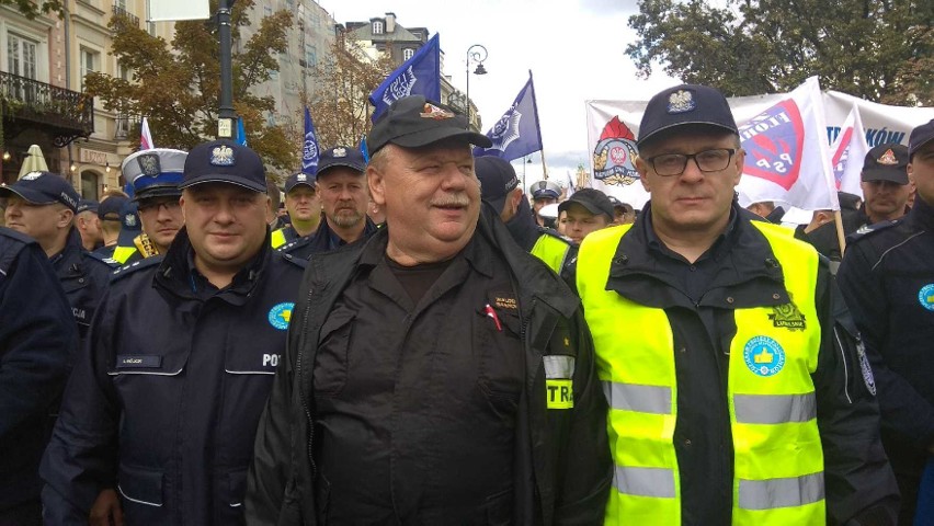 Protest służb mundurowych w Warszawie. 20 tys. funkcjonariuszy ruszyło na stolicę 