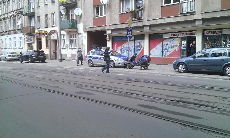 Wrocławska policja może parkować, gdzie chce? (ZDJĘCIA)