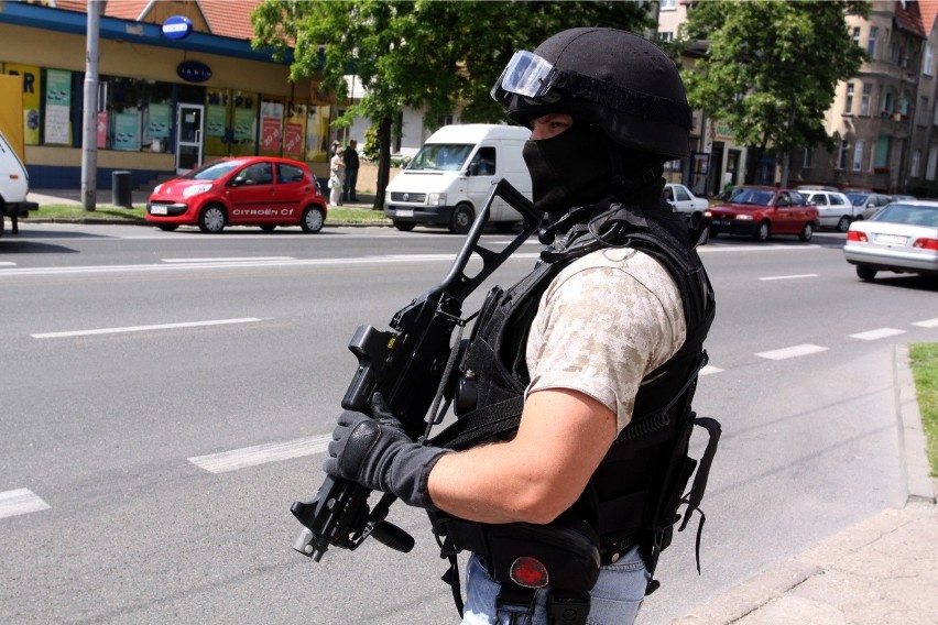 Policjanci w Poznaniu mają broń długą. Dlaczego?/ zdjęcie...