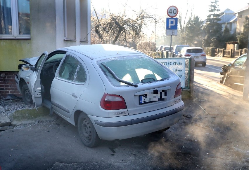 Szczecin: Samochód wjechał w dom jednorodzinny na Pogodnie