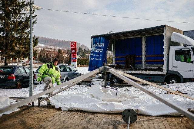 Grupa Orlen na przygranicznych stacjach paliwowych ustawiła ogrzewane namioty dla uchodźców.