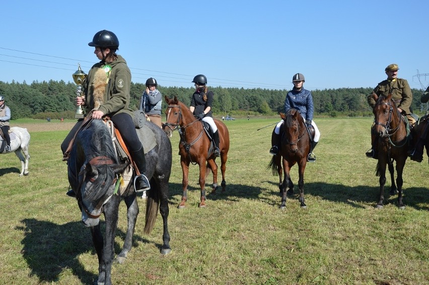 Bieg Świętego Huberta, stragany z dziczyzną to atrakcje Hubertusa Nadsańskiego