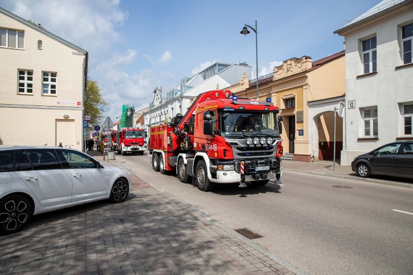 Dzień Strażaka. Z tej okazji głównymi ulicami Białegostoku przejechała kolumna strażackich wozów bojowych