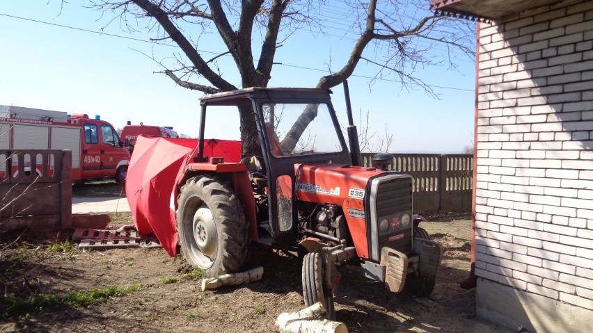 80-latek zginął w sobotnie przedpołudnie przyciśnięty przez...