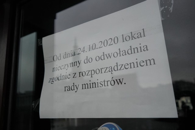 Od soboty restauracje i centra handlowe nie będą już działały, kultura też będzie zamknięta. Nieczynne będą też nawet biblioteki.