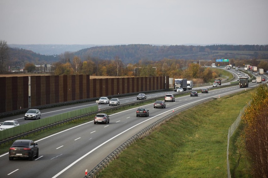 Powstanie dodatkowy pas dla samochodów na autostradzie A4