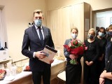 W Sandomierzu obchodzono Dzień Pracownika Socjalnego. Były życzenia i kwiaty od burmistrza Marcina Marca [ZDJĘCIA]