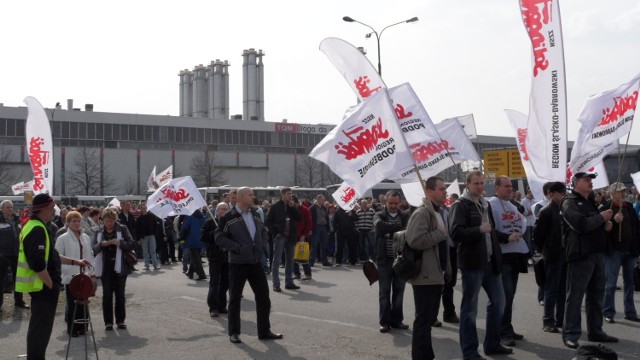 Wiec Solidarności przed tyską fabryką Fiata