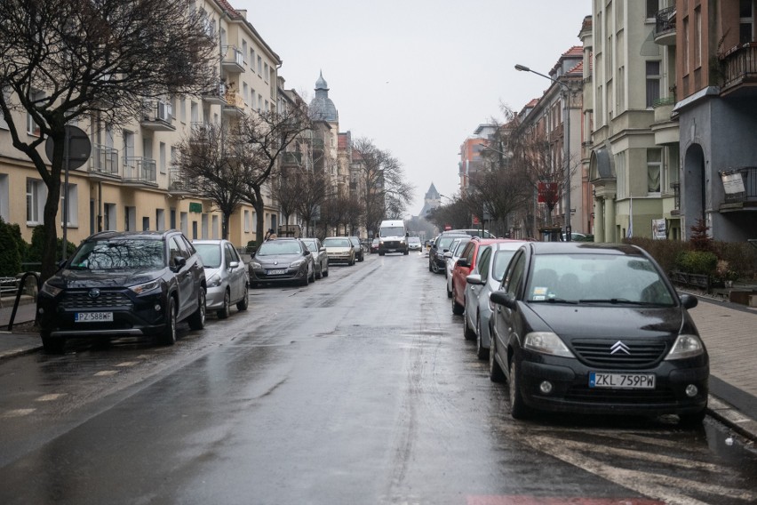 Przy ul. Plac Asnyka wprowadzona będzie strefa zamieszkania,...