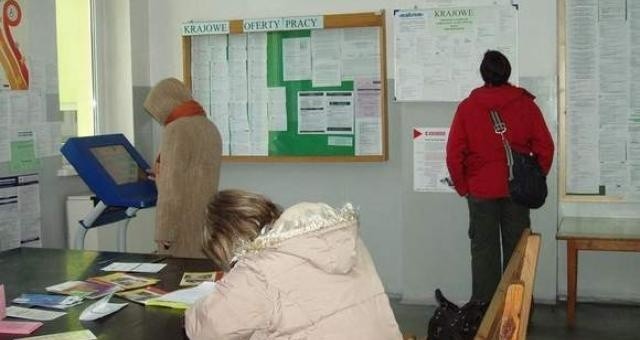 Na koniec sierpnia w Kujawsko-Pomorskiem zarejestrowanych było ponad 105 tys. bezrobotnych - to o przeszło 2 tysiące mniej niż w lipcu i ok. 22 tys. w porówaniu z sierpniem ubiegłego roku.