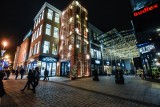 Nowe świąteczne iluminacje z akcentami bydgoskich spichrzy zdobią ulicę Długą [zdjęcia]