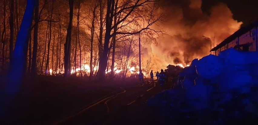 Pożar w firmie Bomax, na terenie byłych zakładów Pronit