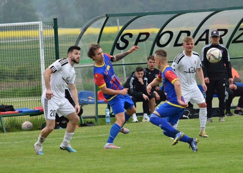 Leszek Nowosielski (drugi z lewej) zagrał w tym sezonie w 16...