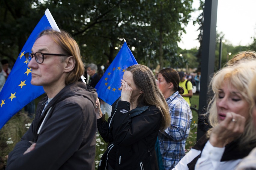 "Europo, nie odpuszczaj!" Protest w obronie sądów w Krakowie