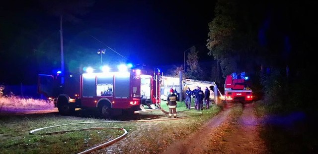 Ogień wybuchł w budynku gospodarczym.