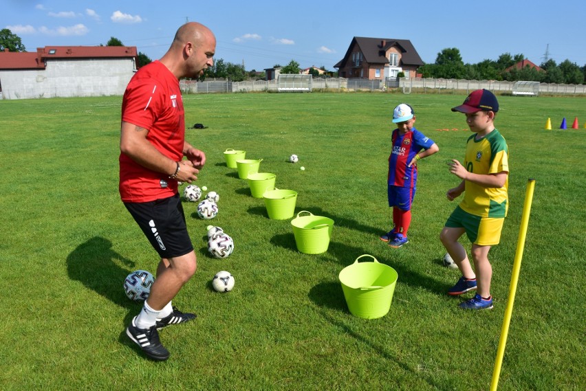 Personal Football Coach to nowy, wyjątkowy projekt na piłkarskiej mapie Kielc. Odpowiada za niego Wojciech Jagodziński