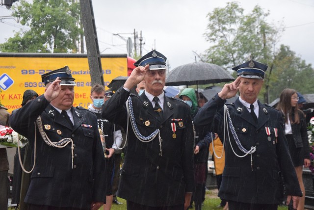 Upamiętnili wybuch II wojny światowej. Uroczystość w Męce w strugach deszczu