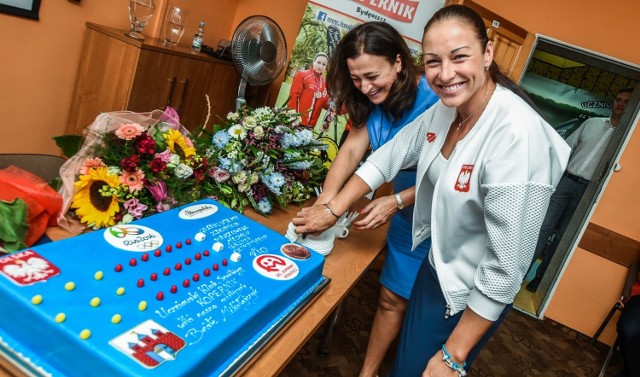 Trzeci medal olimpijski przywiozła do Bydgoszczy Beata Mikołajczyk. Kajakarka została przywitana w Pałacu Młodzieży.Zobaczcie wideo. Szczegóły wkrótce.