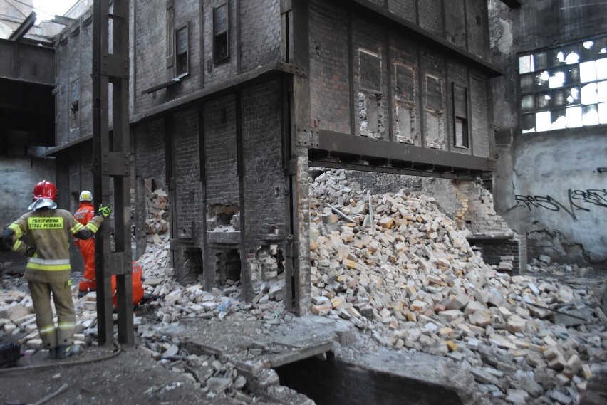 Katastrofa budowlana w Głogowie! Zawalił się fragment olbrzymiego pieca w starej cukrowni