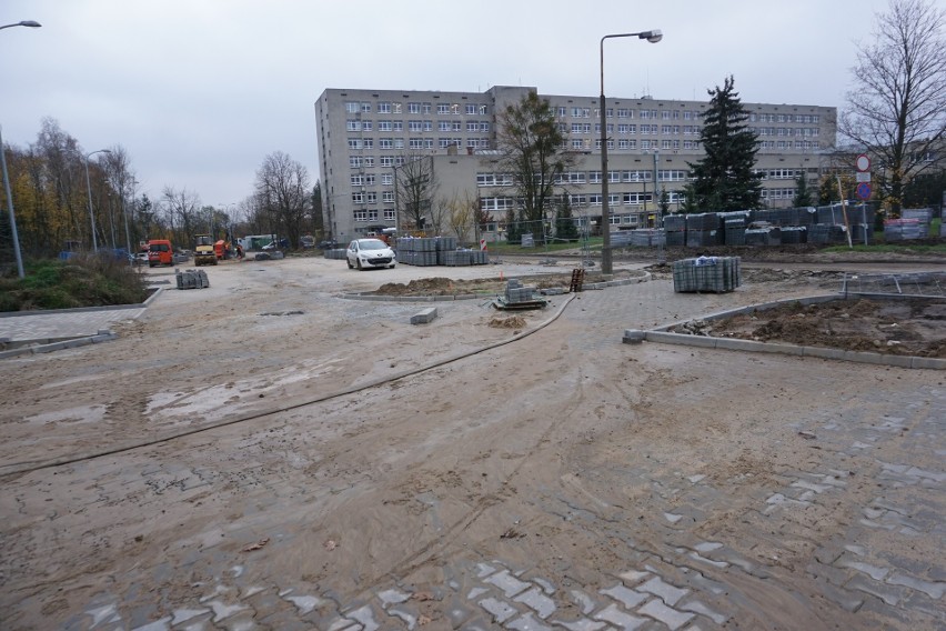 Poznań: Parking przy szpitalu to... wielka kałuża